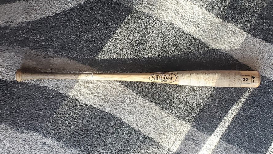 Bat Used Louisville Slugger Wood (-8) 28 oz 36"