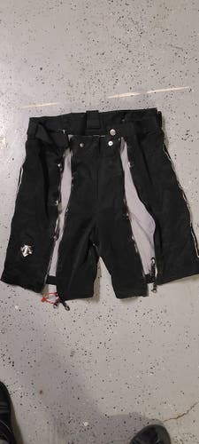 Karbon Black Training Zipper Shorts sz Medium / Large