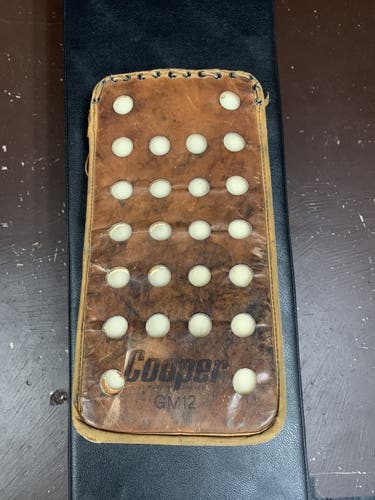 Cooper gm12 goalie blocker