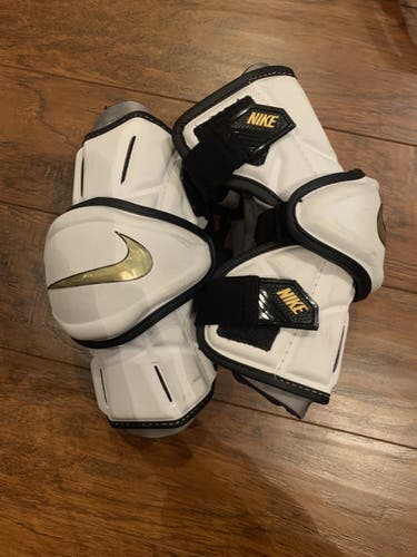 Used Medium Nike Vapor Elite Arm Pads