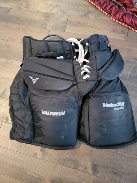 Black Hockey Goalie Pants Senior Used Large Vaughn v6 2000 pro Pro Stock