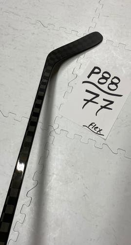 Senior (1x) P88 Right Handed 77 Flex Mid Pattern Nexus 2N Pro Hockey Stick