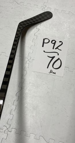 Senior (1x) P92 Right Handed 70 Flex Mid Pattern Nexus 2N Pro Hockey Stick