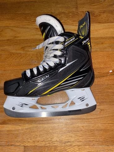 *BARELY USED* CCM Tacks 6092 Junior Used Skates