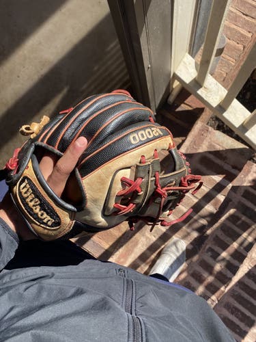 Used Right Hand Throw 11.5" A2000 Baseball Glove