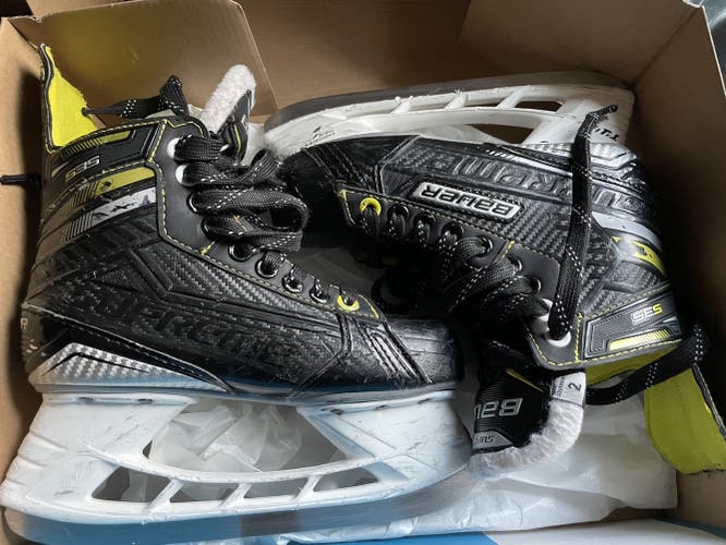 Youth Bauer Size 2 Supreme Hockey Skates
