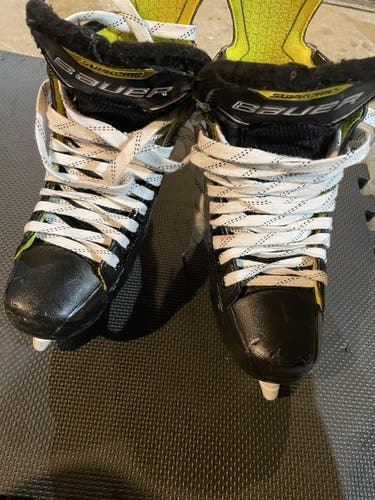 Bauer Regular Width  Size 6.5 Supreme Comp Hockey Skates