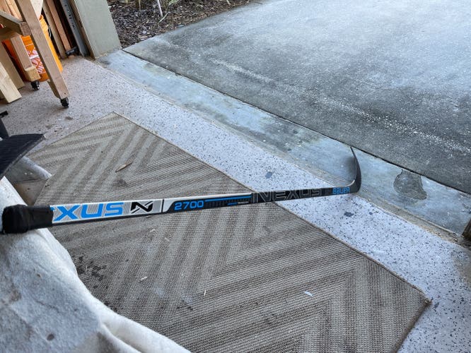 Senior Right Handed  Nexus 2700 Hockey Stick