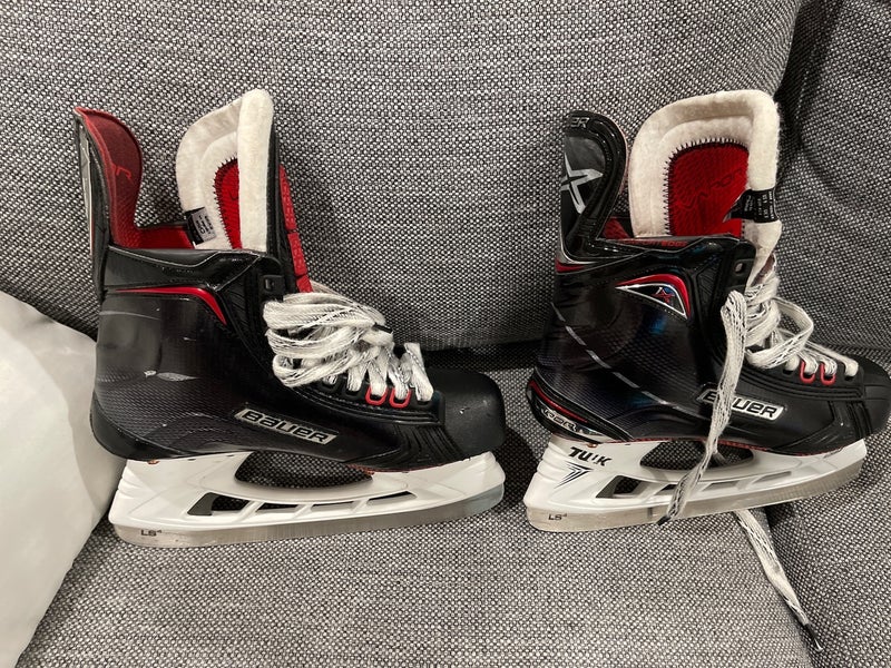 Senior Bauer Regular Width Size 7.5 Vapor 1X Hockey Skates