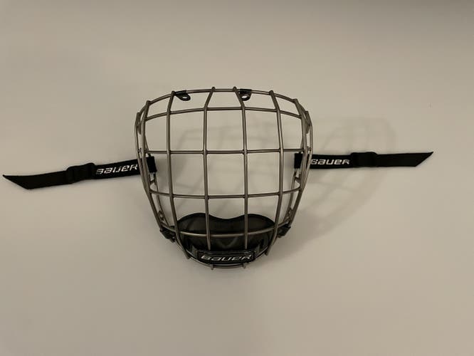 Used Bauer Re-Akt Titanium Facemask Small