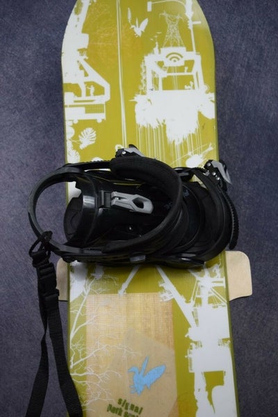 SIGNAL PARK SERIES SNOWBOARD SIZE 146 CM WITH AVALANCHE MEDIUM