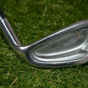 Titleist 	Dci 981	5 Iron 	Right Handed 	38"	Steel	Regular	New Grip
