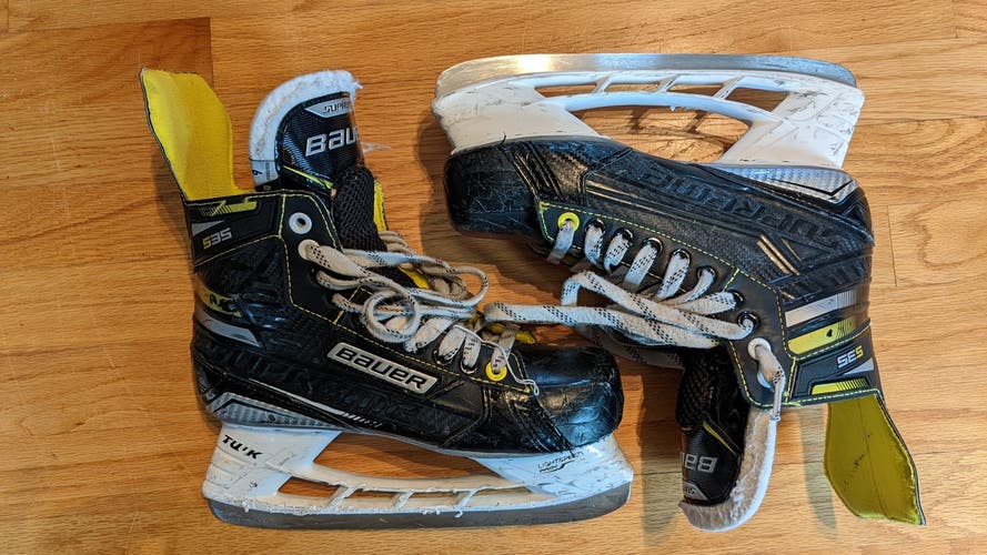Hockey Skates Senior Used Bauer Supreme S35 Regular Width Size 6