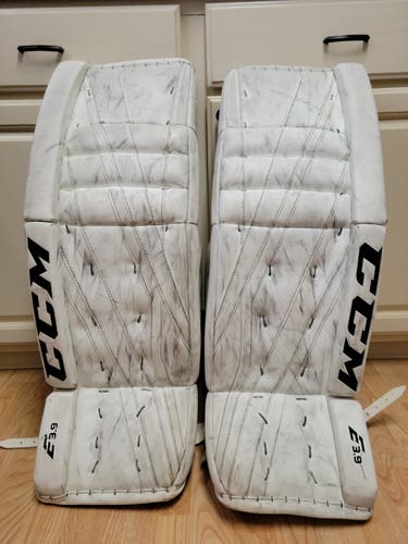 Senior 33" + 1" CCM Extreme Flex E3.9 Goalie Leg Pads