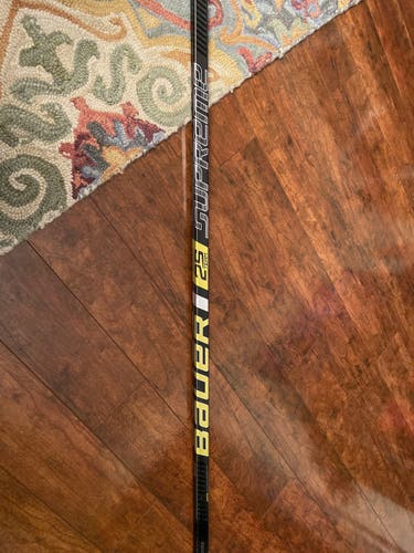 Used Bauer Supreme 2S Team Right P88 87 Flex Grip - 8210