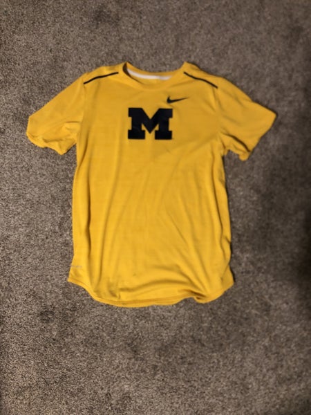 Medium Michigan Nike shirt