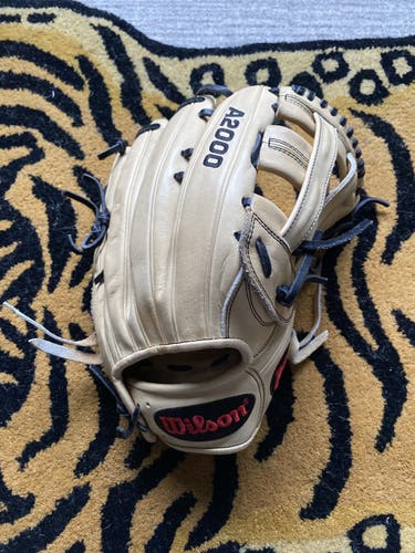 A2000 1799 Baseball Glove
