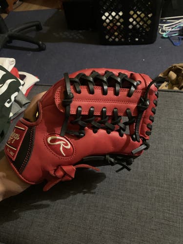 Red Used Right Hand Throw 11.5" Gold Glove Elite Baseball Glove