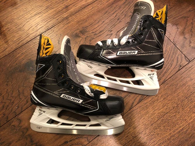 Hockey Skates Junior New Bauer Supreme 1S Regular Width Pro Stock Size 5.1/4