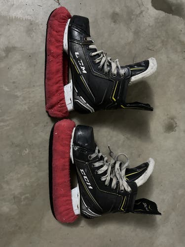 Youth CCM Regular Width  Size 2 Tacks Vector Plus Hockey Skates