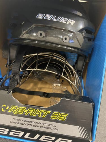 Black New Large Bauer Re-Akt 95 Helmet