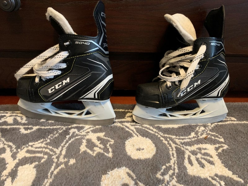 Used (Like New) Youth CCM Tacks 9040 Hockey Skates (Size 11Y)