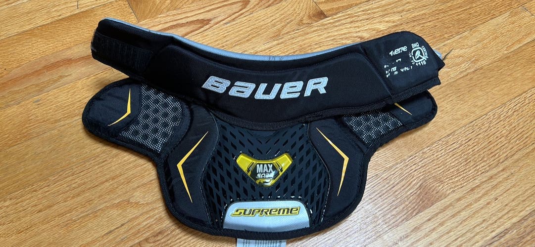 New Bauer Supreme Goalie Neck Guard