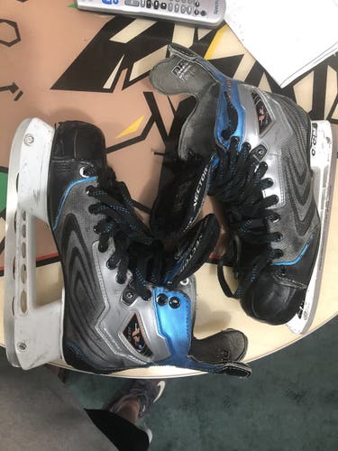 CCM Vector V10 size 9.5D hockey skate.  Made in Canada
