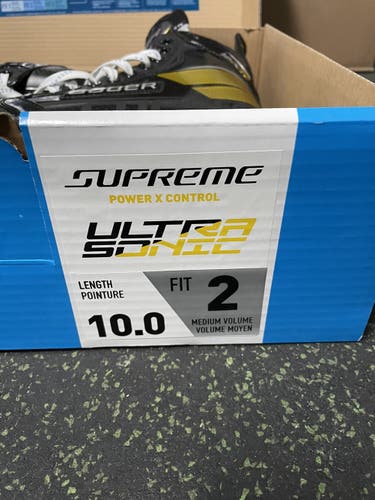 Senior Bauer Regular Width  Size 10 Supreme UltraSonic Hockey Skates