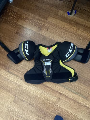 Shoulder Pads Used Senior Medium CCM Tacks 9040
