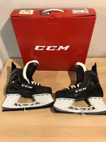 NEW CCM Super Tacks 9350 Skates Senior 7.0D