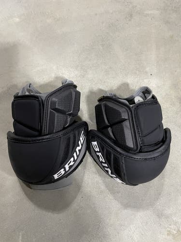 Brine clutch elite elbow large black