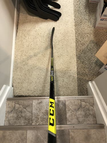 NEW LH CCM Super Tacks Team Stick Senior P28 75 Flex