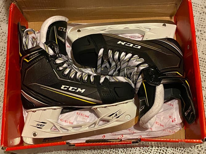 New Senior CCM Tacks 9080 Hockey Skates Size 7D