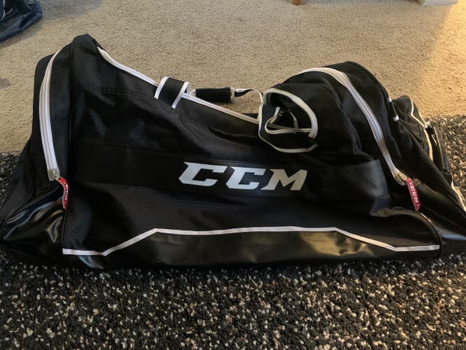 CCM Senior Wheel Bag