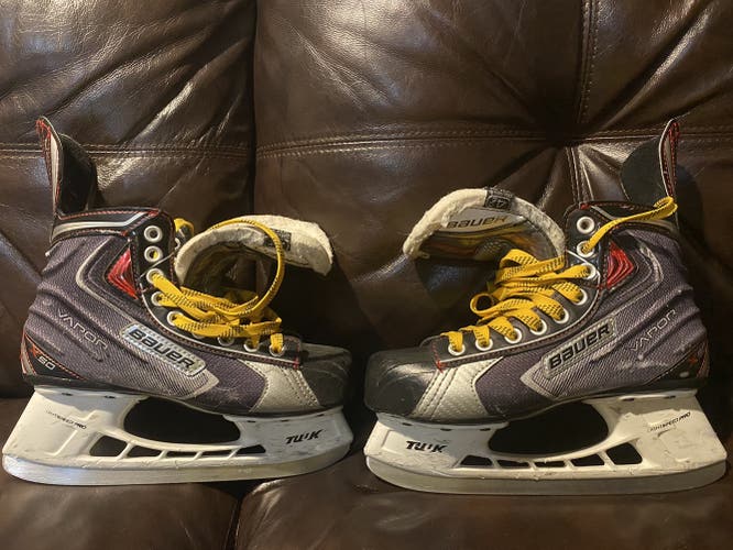 Used Bauer Regular Width Size 4.5 Vapor x50 Hockey Skates