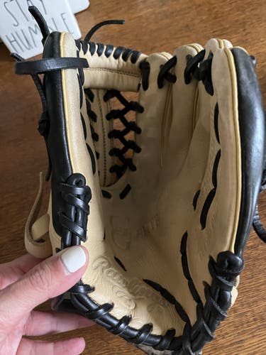 Brown Baseball Glove Used High School/College Rawlings Right Hand Throw Infield