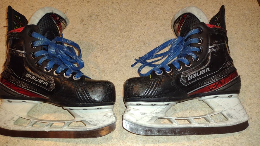 Hockey Skates Youth Used Bauer Vapor 2X Regular Width Size 13