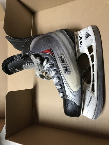 Hockey Skates Used Junior Bauer Vapor x40 Regular Width Size 5