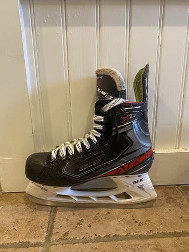 Junior Bauer Regular Width  Size 6 Vapor Hockey Skates