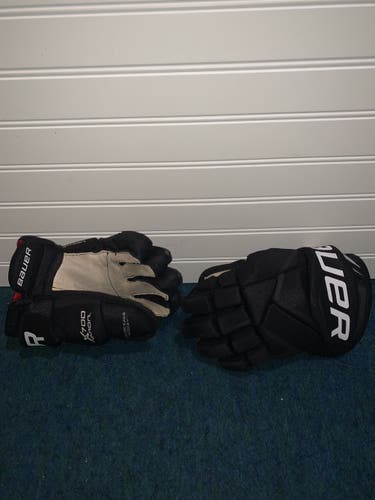 Black Junior Bauer 11"  Vapor X700 Gloves