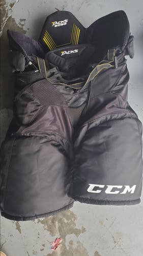 Black Hockey Pants Senior Used Medium CCM Tacks 5092