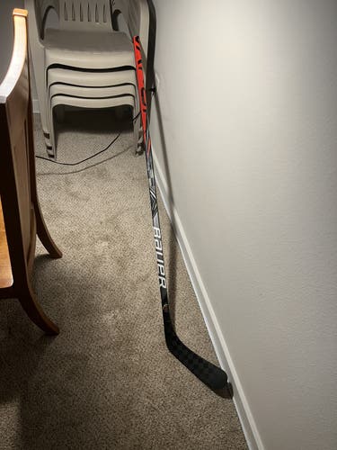 * LIKE NEW * Senior Left Hand Mid Pattern  Vapor FlyLite Hockey Stick