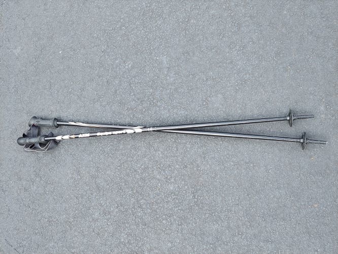 REDUCED!  AXIS Equipe Sport 115cm / 46” Aluminum Alloy Ski Poles (black/white)