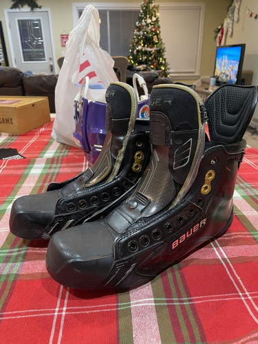 Senior Bauer Regular Width  Size 8.5 Supreme TotalOne NXG Hockey Skates