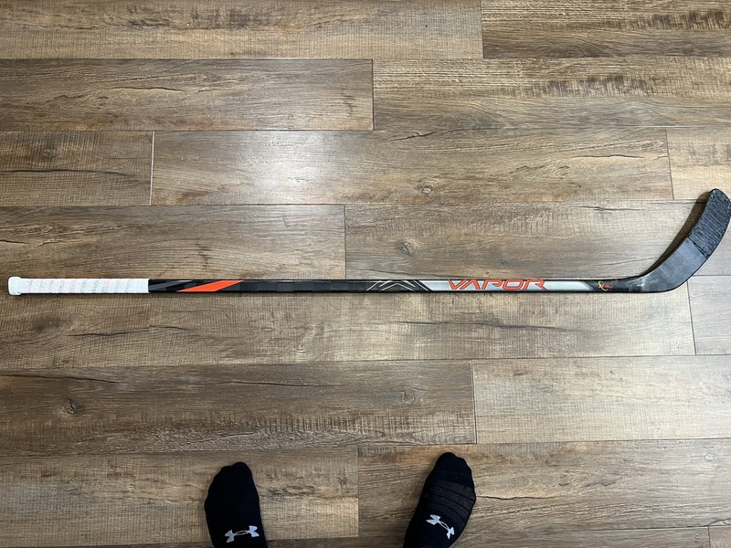 Senior Right Handed Mid Pattern Vapor FlyLite Hockey Stick