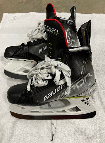 LIKE NEW Bauer Vapor Hyperlite Hockey Skates with Pulse Ti Steel Size 8.5 Fit 2