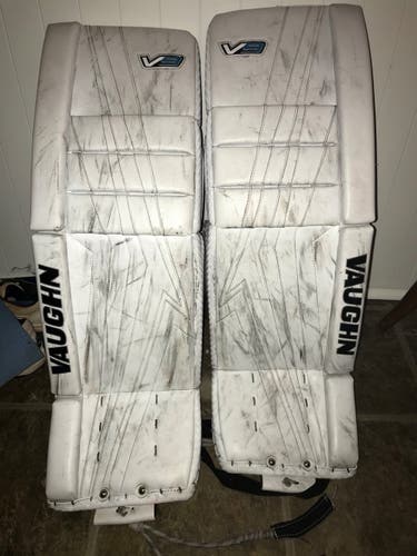Send Offers 31" Vaughn Velocity V9 Goalie Leg Pads