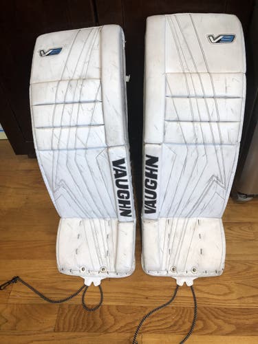 White Goalie Leg Pads Used Senior 32" Vaughn Velocity V9 Pro