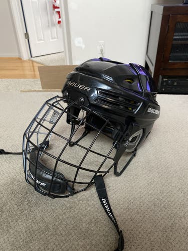 Black Used Medium Bauer Pro Stock Re-Akt 200 Helmet